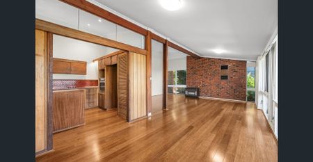 Spacious Family Home with Stunning City Views in a Quiet Cul-de-Sac - Photo 3