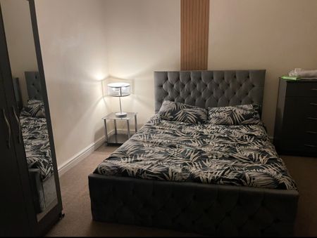 Room in a Shared House, Manchester, M32 - Photo 5