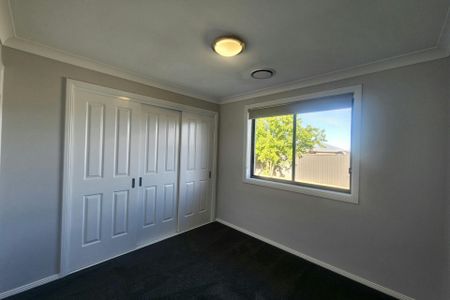 Beautiful 4-Bedroom Family Home with Outdoor Entertaining Area in a Great Neighbourhood! - Photo 4