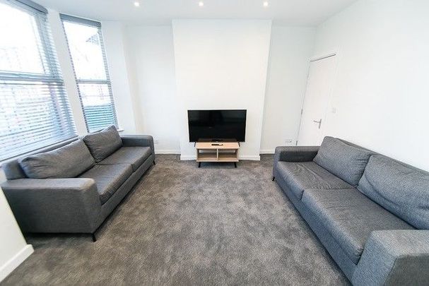 Hartley Crescent, Leeds - Photo 1