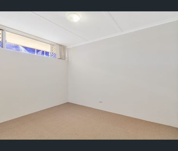 CENTRAL COOLANGATTA TWO BEDROOM UNIT - Photo 3