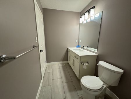 For Lease - 3025 Doyle Drive Unit# 26, London South, Ontario - Photo 4