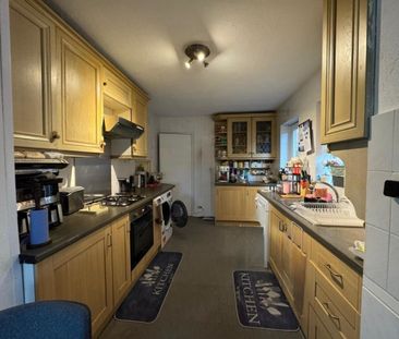 4 bed Detached House for Rent - Photo 5