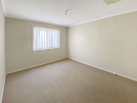 17 Aliza Avenue, California Gully - Photo 4