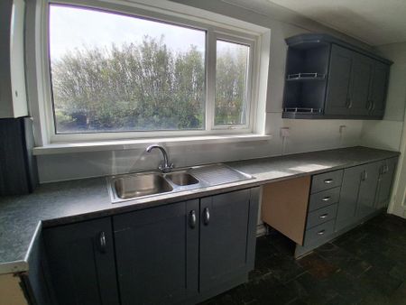 2 bedroom semi-detached house to rent - Photo 2