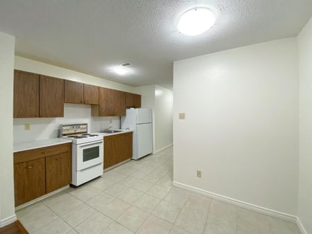 Bachelor One Two Bedroom Apartment Units - Photo 3