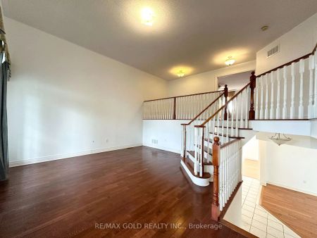 Detached Home For Lease | W9053645 - Photo 2