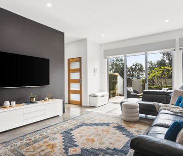 391 Reddall Parade - Photo 1