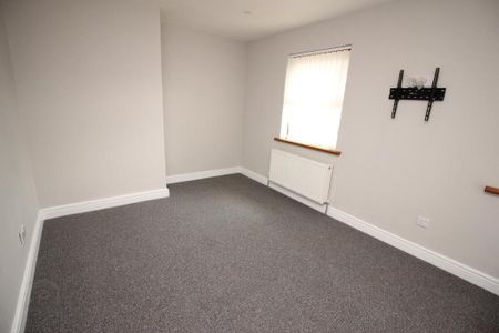 14 Ward Avenue, Lisburn, BT28 1EF - Photo 3