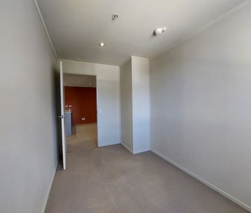 2 Bedroom City Apartment - Photo 2