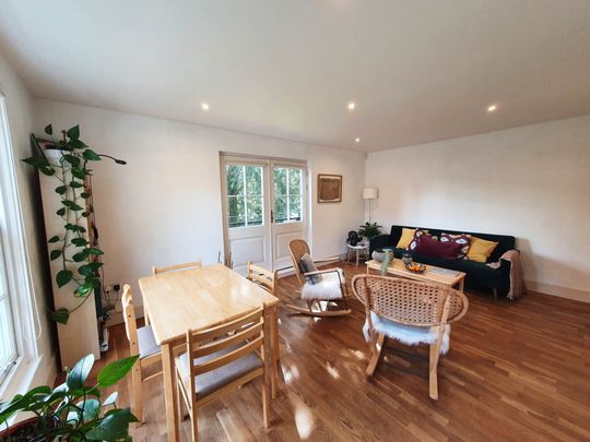 The Pines, Canterbury - Photo 1