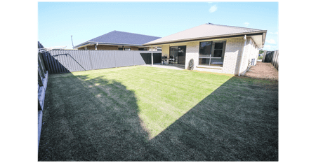 NEAR NEW FAMILY HOME WITH 6KW SOLAR - BREAK LEASE - Photo 4