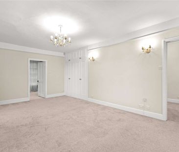 A spacious and fully refurbished four bedroom family home situated ... - Photo 3