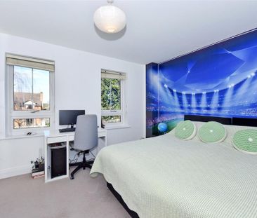 3 bedroom end of terrace house to rent - Photo 4