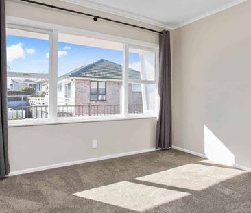 Sun-Drenched, Meticulously Maintained Unit wit... - Photo 5
