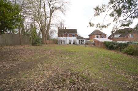 Robin Hood Lane, Chatham, London - Photo 5