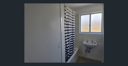 Neat & Comfortable 3-Bedroom Home in a Convenient Location - Photo 2