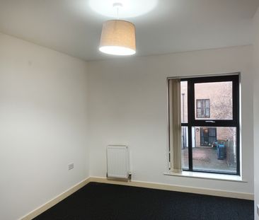 3 Bed Terraced House, Cooke Place, M5 - Photo 2