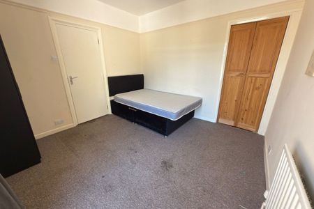 Liquid error: internal - Photo 2