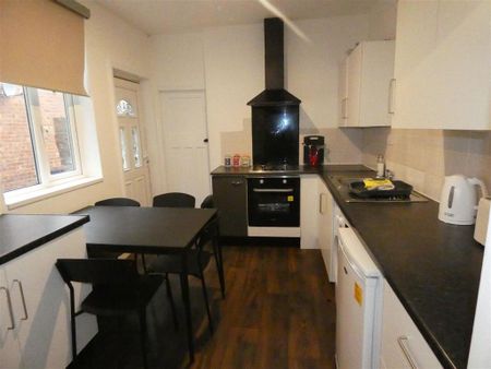 2 bedroom flat to rent - Photo 4