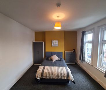 Room 4, 26 Highfield Road - Photo 1