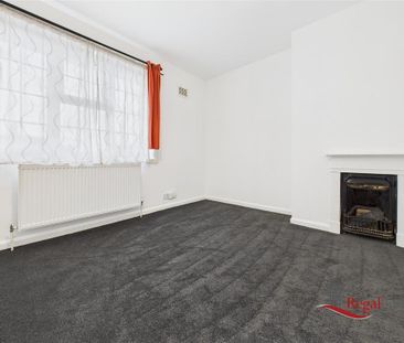 4 bedroom semi-detached house to rent - Photo 2