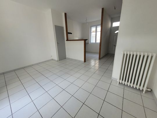 Location Maison 3 pièces 53m² ST JEAN D ANGELY 17400 - Photo 1