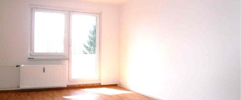 Balkon, PKW-Stellplatz und fairer Preis --- 4-Raum-Whg. im Hochparterre ! - Photo 1