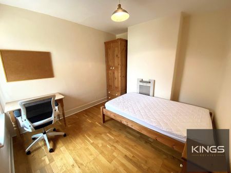 4 bedroom terraced house to rent - Photo 4