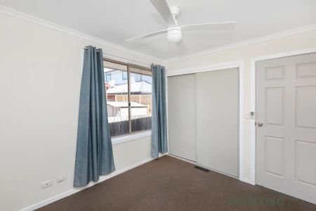 “Charming 3-Bedroom Home” - Photo 4