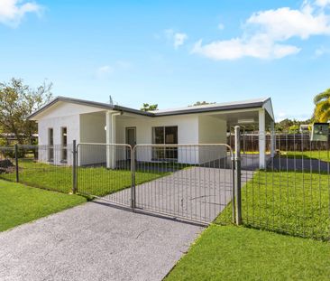 THREE BEDROOM FAMILY HOME WITH LARGE YARD - Photo 4