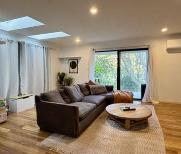 Pet-friendly, three-bedroom upper duplex. - Photo 2