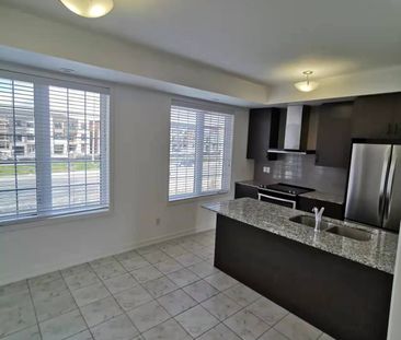 For Lease - 209 Harding Park Street, Newmarket, Ontario - Photo 4