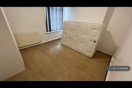 3 bedroom maisonette to rent - Photo 4