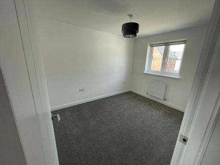 4 bedroom semi-detached house to rent - Photo 3