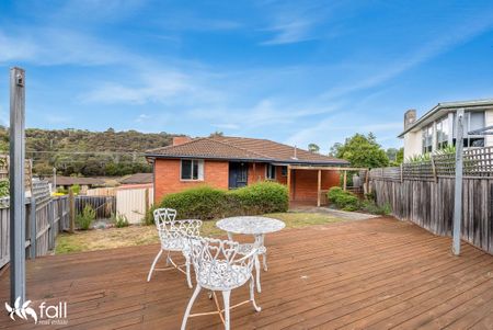 Lovely Family Home with Spacious Yard - Photo 2