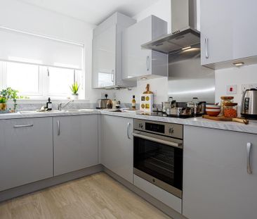 3 bedroom semi-detached house to rent - Photo 5