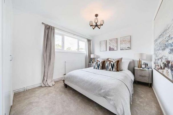 Kenley Avenue, Carterton, OX18 - Photo 1