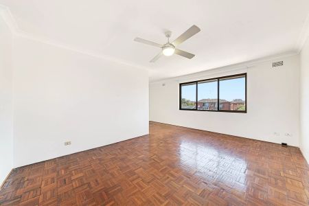 Apartment with 2 bedrooms, 1 bathroom & parking for 1 car - Photo 4