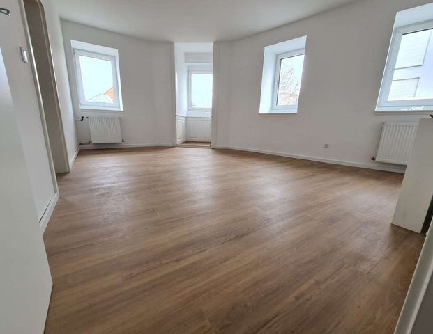 KL- City, 2 ZKB, neue Einbauküche, Tageslichtbad, Stellplatz - Foto 1