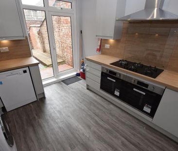 6 bedroom terraced house to rent - Photo 6