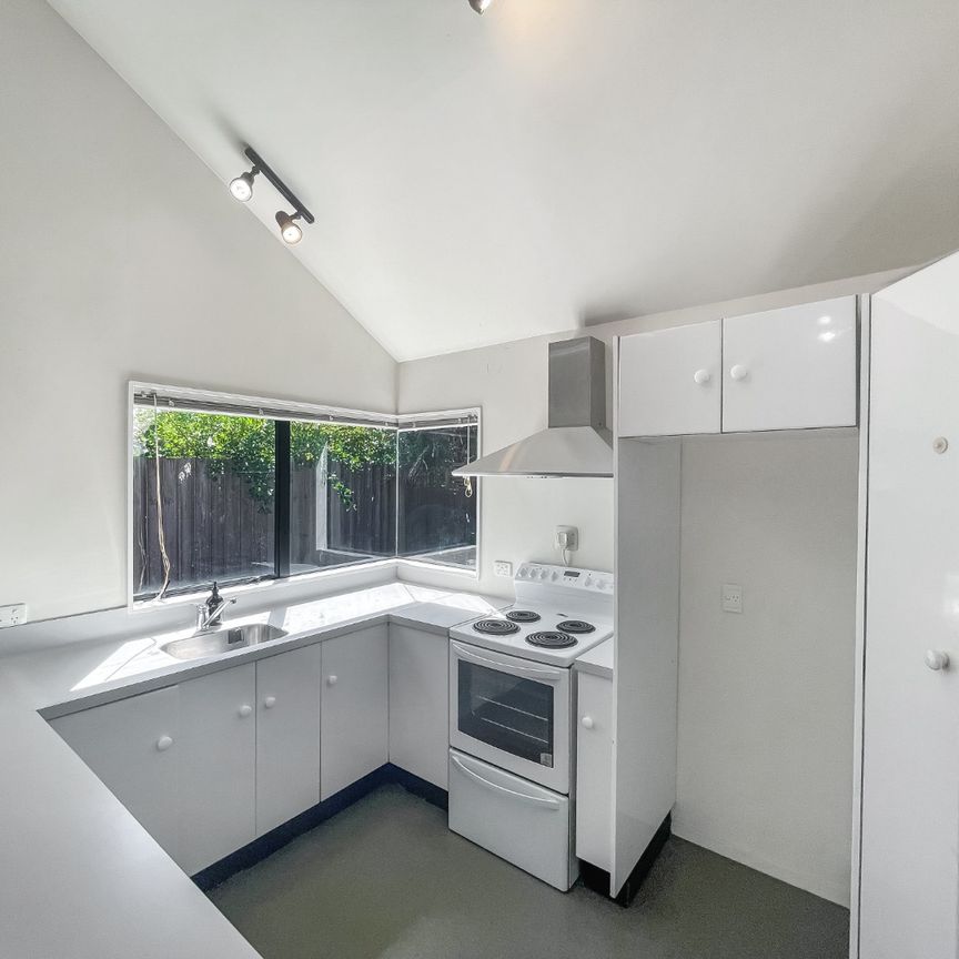 PETONE LIVING - Photo 1