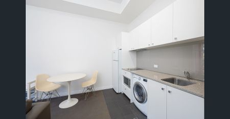 Luxury living in Fitzroy - fully furnished apartment - Photo 5