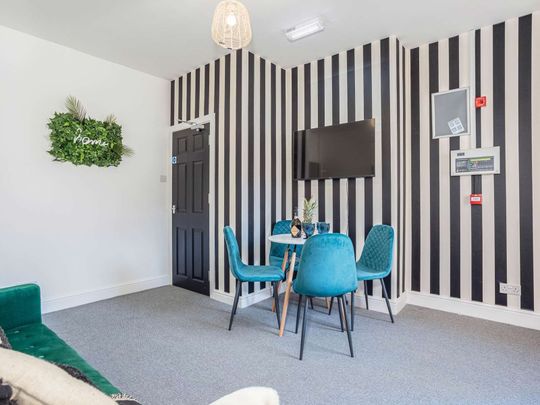 ✨ A Joyful & Stylish House Share Just Off Queens Road, Nuneaton - Photo 1
