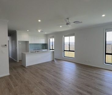 Brand New 5 Bedroom House in The Village, Jimboomba. - Photo 1