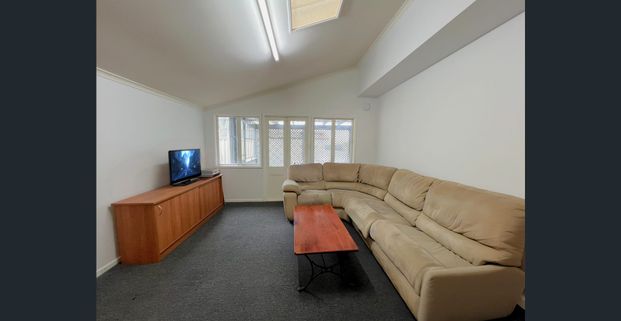 Room for Lease - Bills Included! - Photo 1