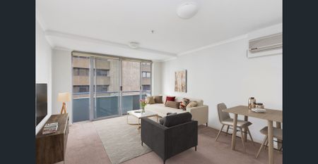 Linea Apartments, footsteps to train, cafes & fitness - Photo 2