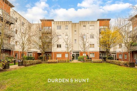 Cannock Court, Hawker Place, Walthamstow - Photo 2