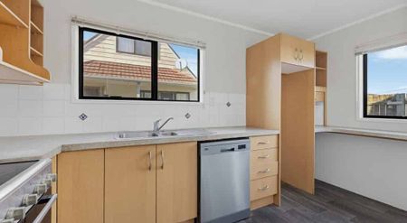 3 bedroom home in Papatoetoe! - Photo 3