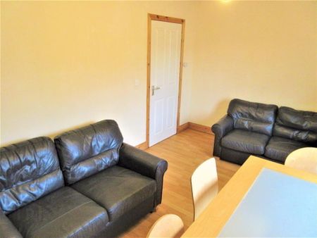Great Upstairs Apartment, 52b Fitzroy Avenue, Queens Quarter!, Belfast, BT7 1HX - Photo 3
